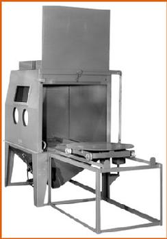 Blast cabinet with turntable