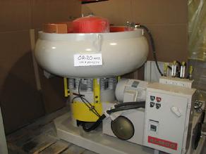 Vibratory deburring bowl